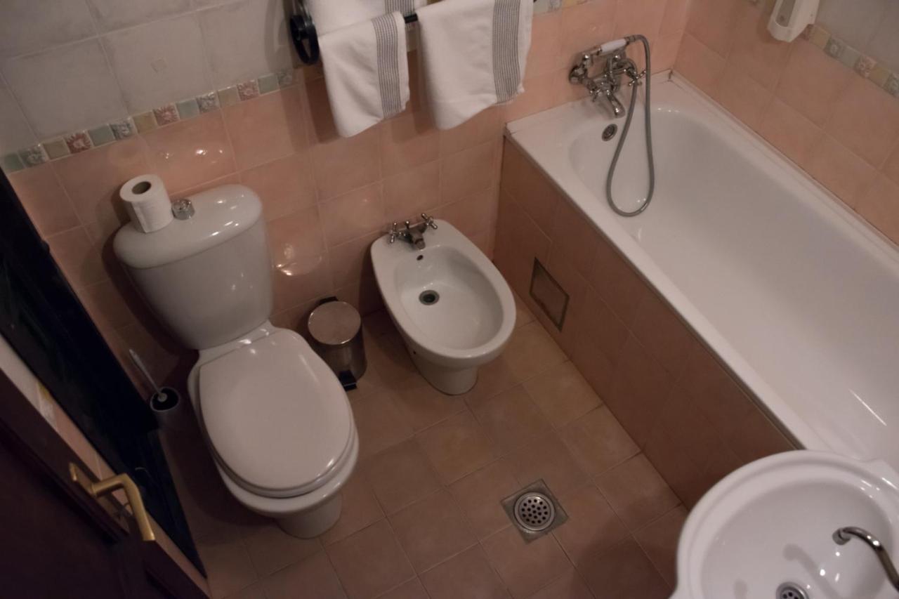 Salas 137 Hotel Cenej Eksteriør billede